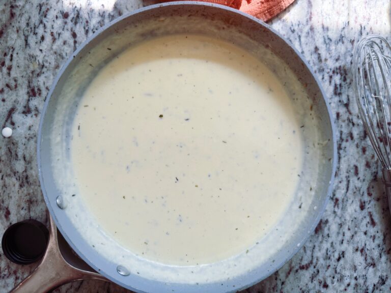 Creamy, Homemade Alfredo Sauce Recipe (Quick & Easy)