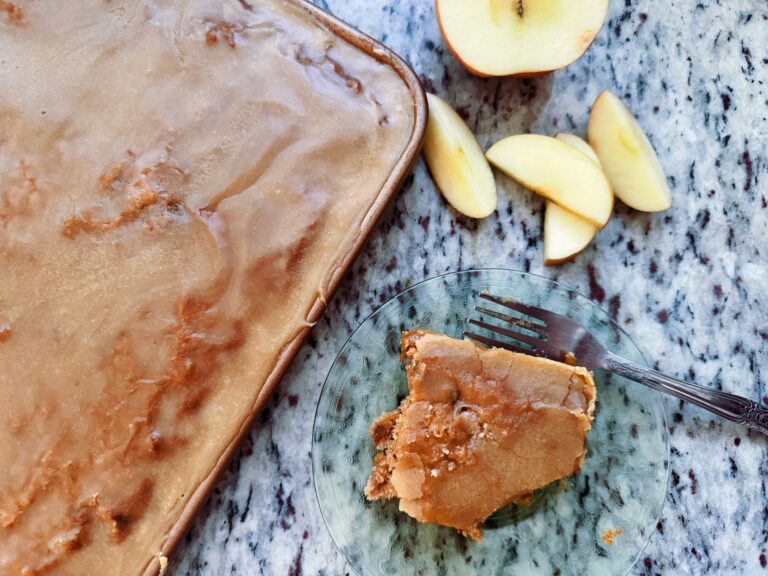 Delicious Gluten-Free Apple Spice Sheet Cake Recipe