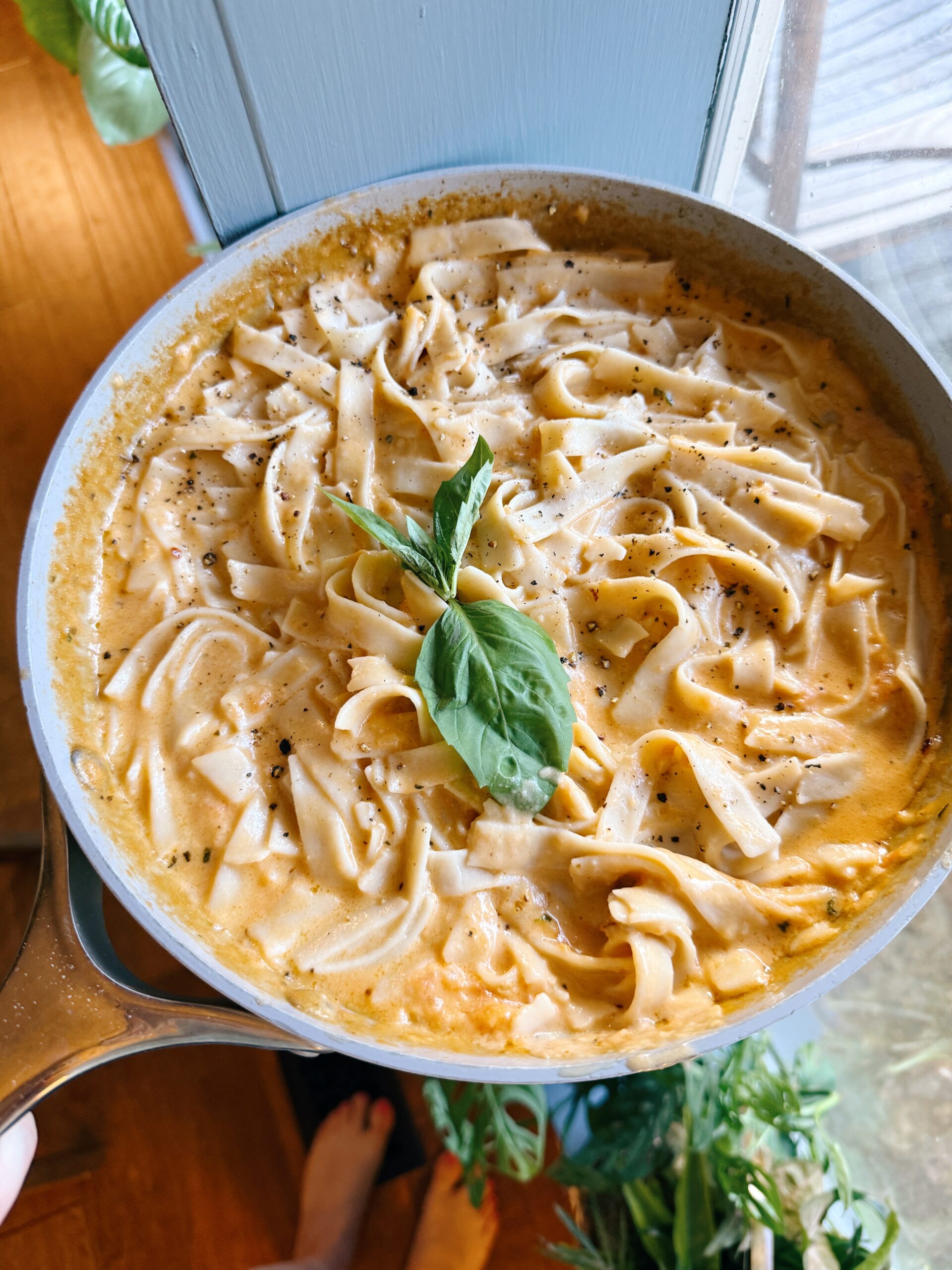 Easy and Fresh Creamy Tomato Pasta Sauce Recipe